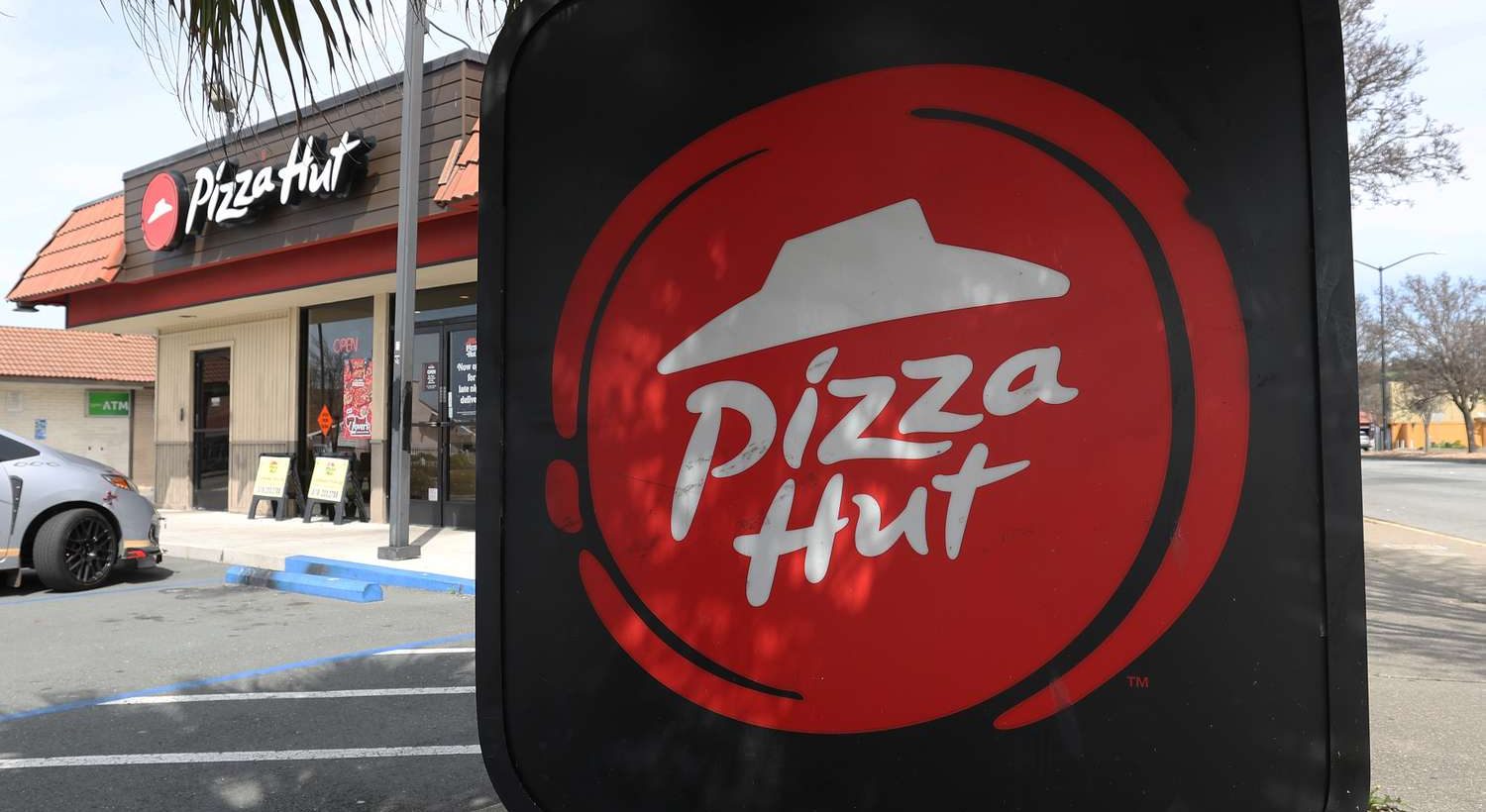 Pizza Hut to Close 250 U.S. Locations as Yum Brands Weighs Sale
