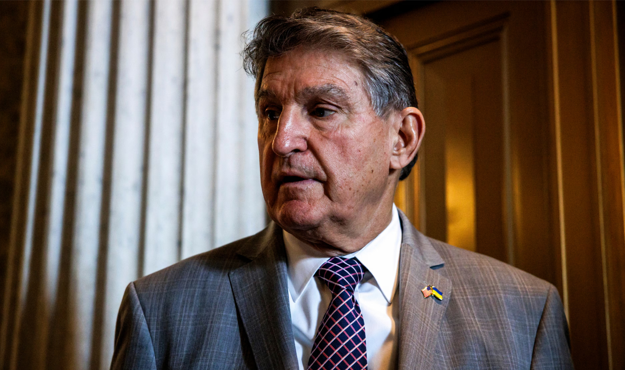 Epstein Emails Show 2014 Yacht Request for Manchin Vacation